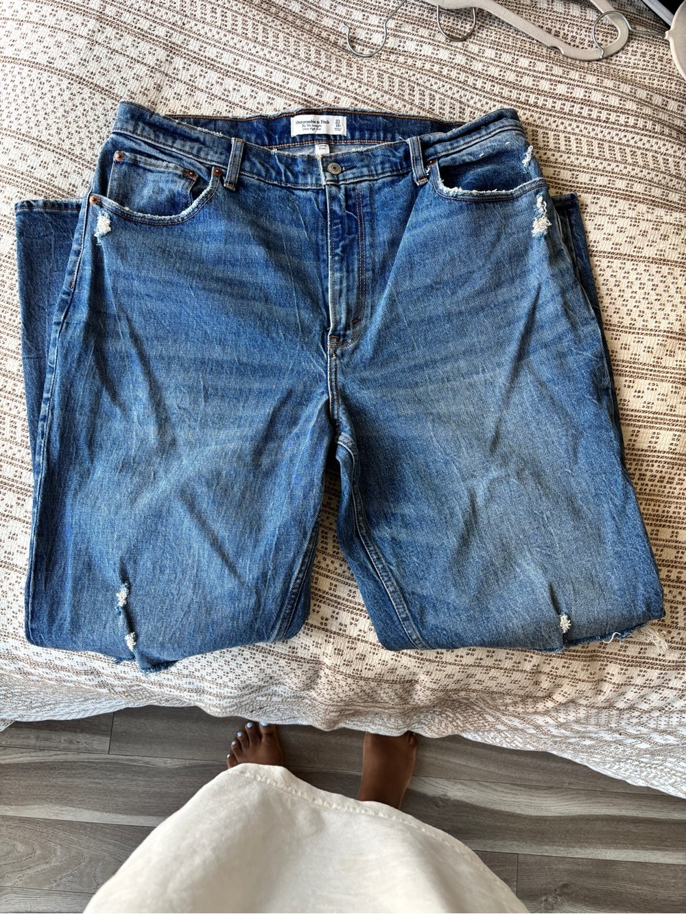 Abercrombie & Fitch 90s Straight Ultra High Rise Distressed Blue Relaxed Jeans